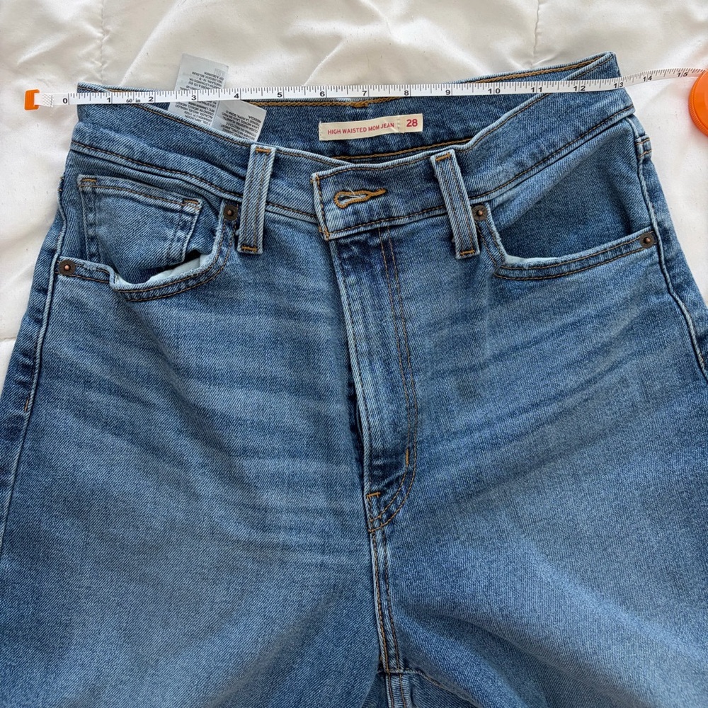 👖 Levi’s High Rise Mom Jean - Picture 5 of 5